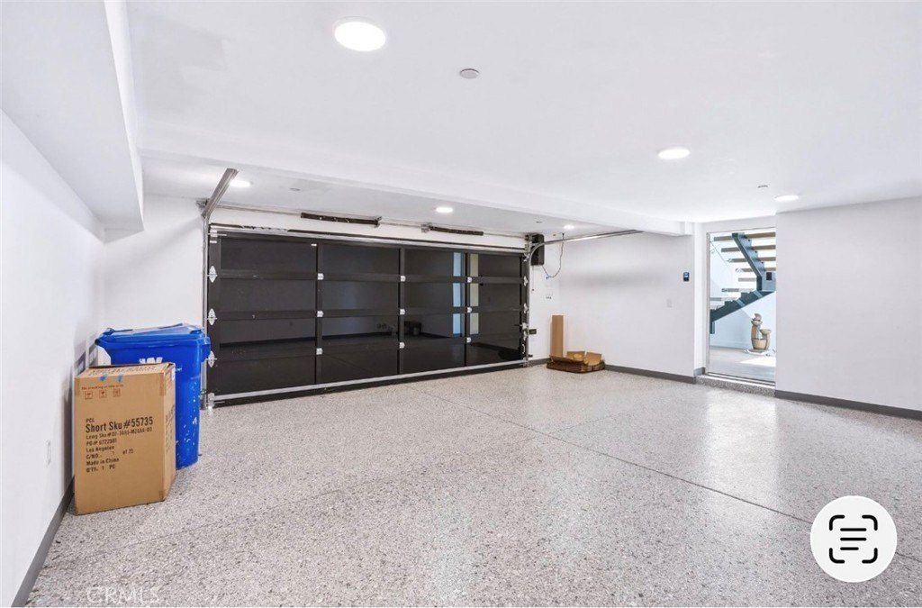 4016 Oakfield Drive. Sherman Oaks, CA 91423