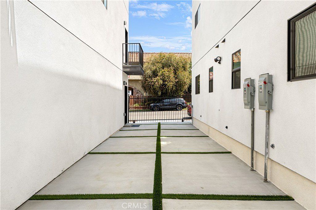 441 N Harvard Boulevard. Los Angeles, CA 90004