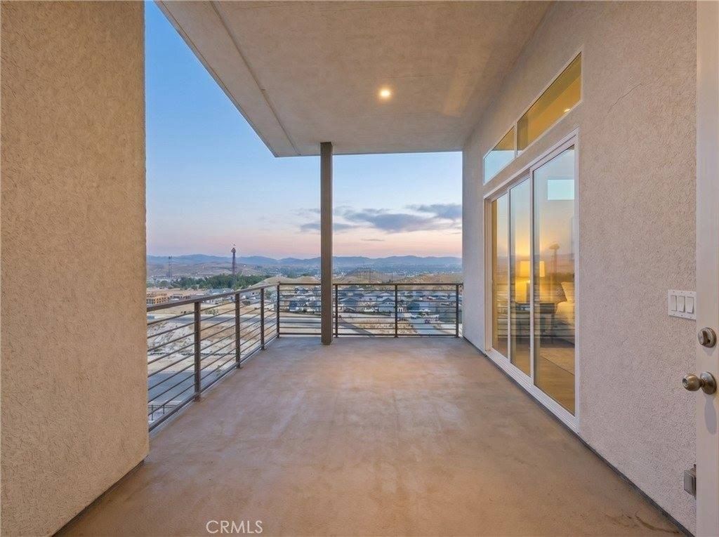 26729 Blue Hills Lp. Valencia, CA 91381