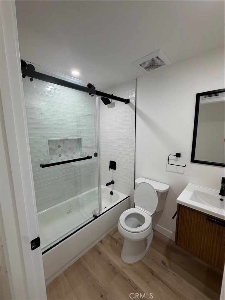 17242 Chicago. Yorba Linda, CA 92886