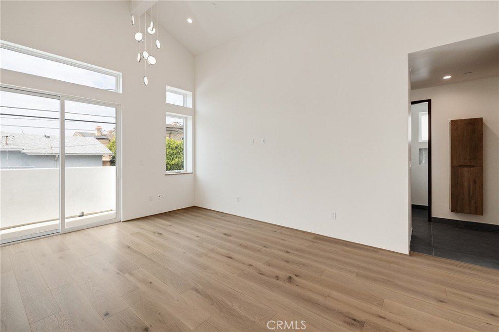 2413 Curtis Avenue. Redondo Beach, CA 90278