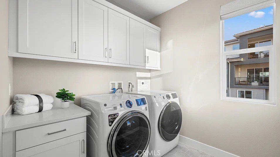 701 Sonia. Irvine, CA 92618