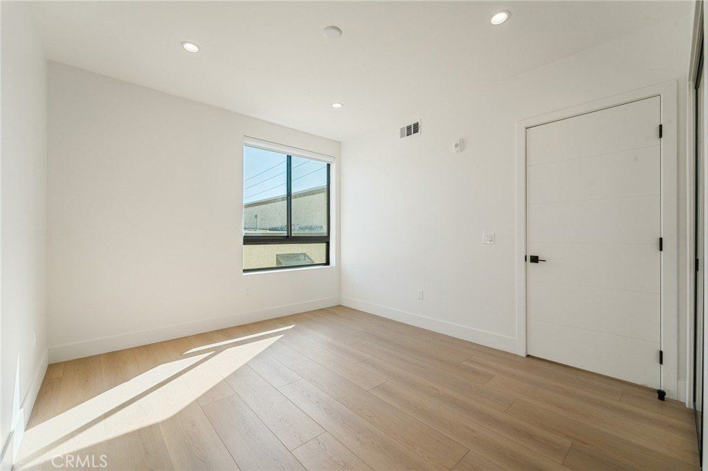 7510 Sepulveda Boulevard. Van Nuys, CA 91405