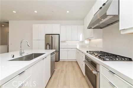 108 Tiffin. Irvine, CA 92618