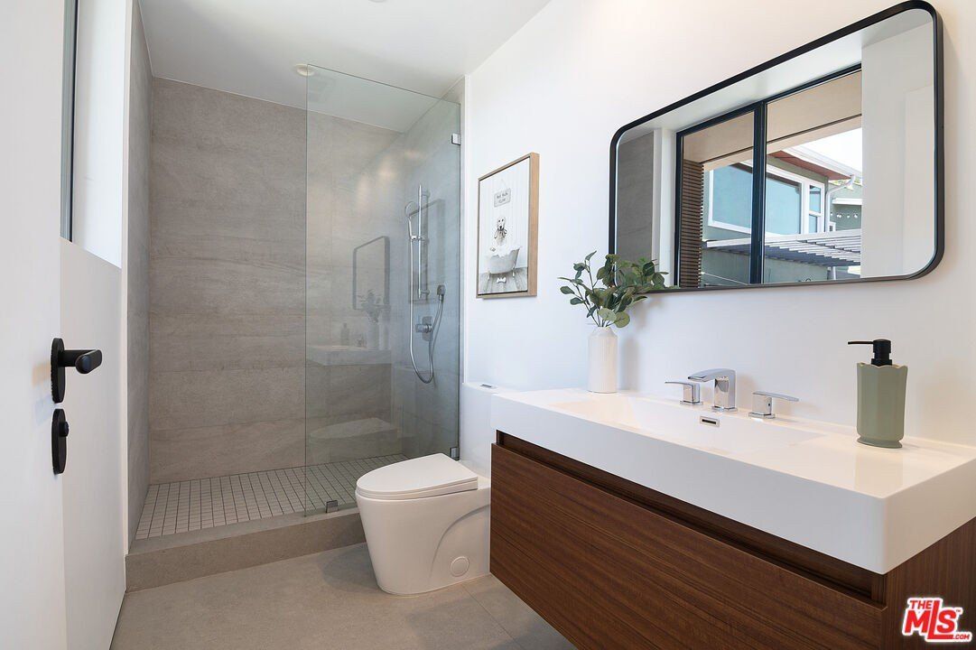 1122 N Coronado St. Los Angeles, CA 90026