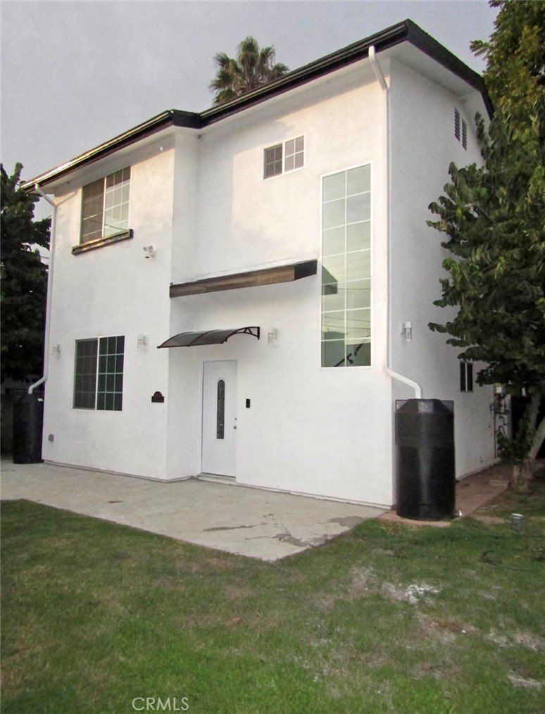 16023 Wyandotte Street. Lake Balboa, CA 91406