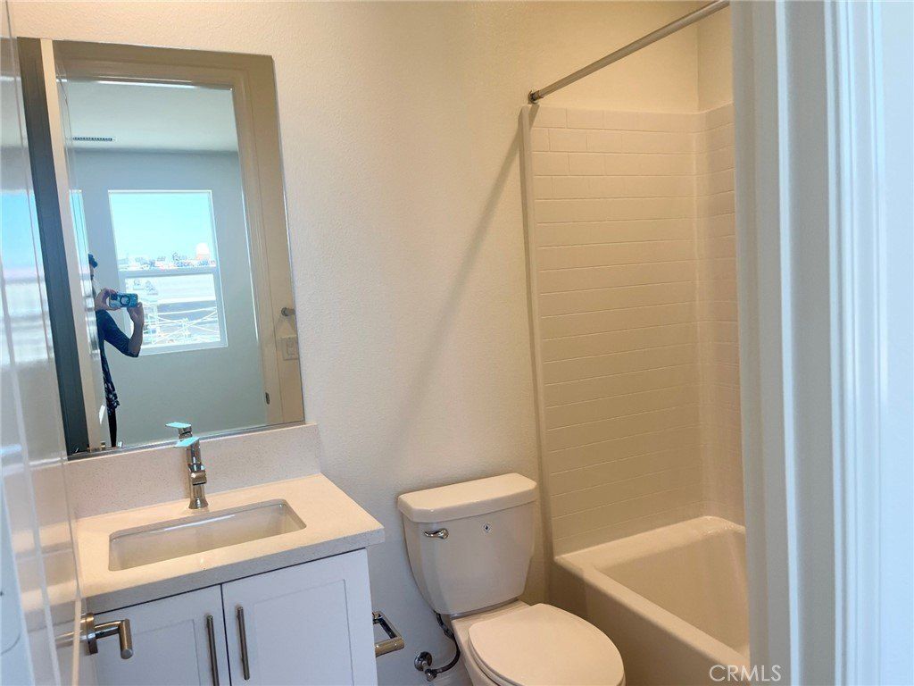 497 Tracy Place. Ventura, CA 93004