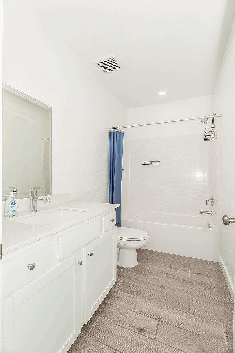 1021 Plum Tree Avenue. Clovis, CA 93619