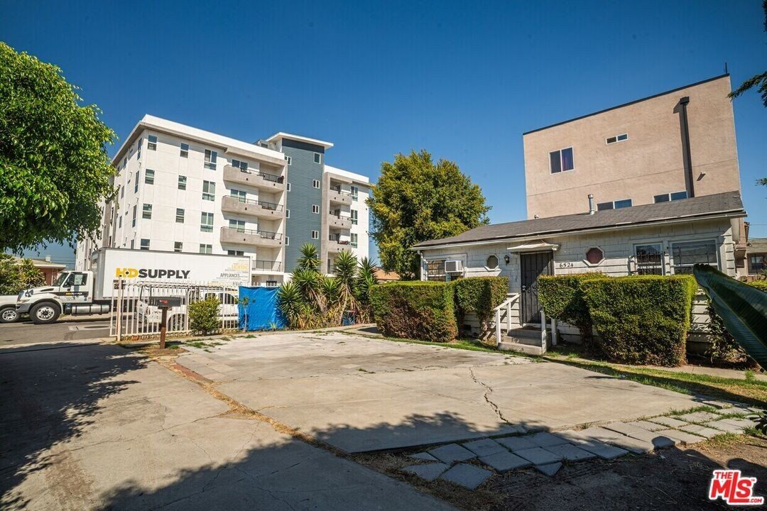 6526 Brynhurst Ave. Los Angeles, CA 90043