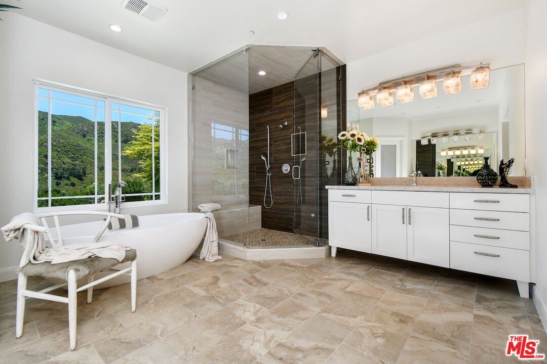 29677 Mulholland Hwy. Agoura Hills, CA 91301