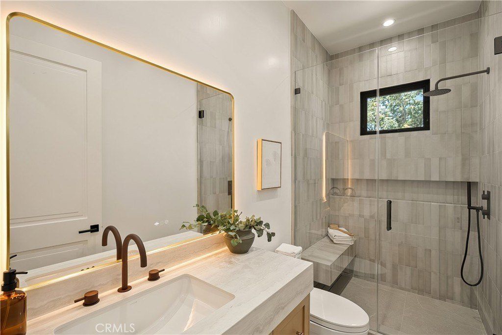 4517 Longridge Avenue. Sherman Oaks, CA 91423