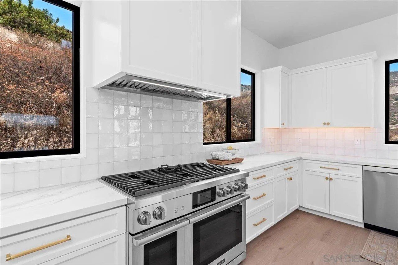16390 Via Justina Real. Escondido, CA 92025