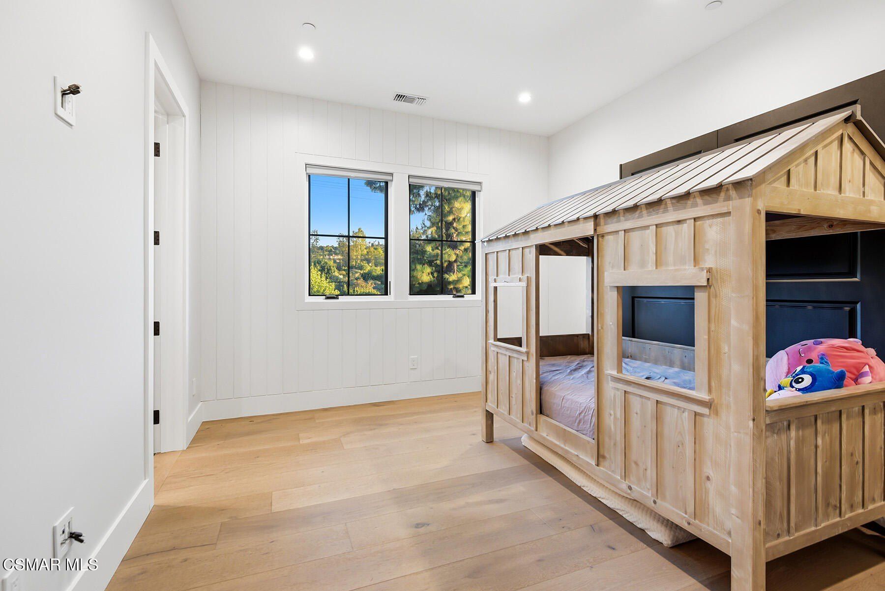 18651 Wells Drive. Tarzana, CA 91356