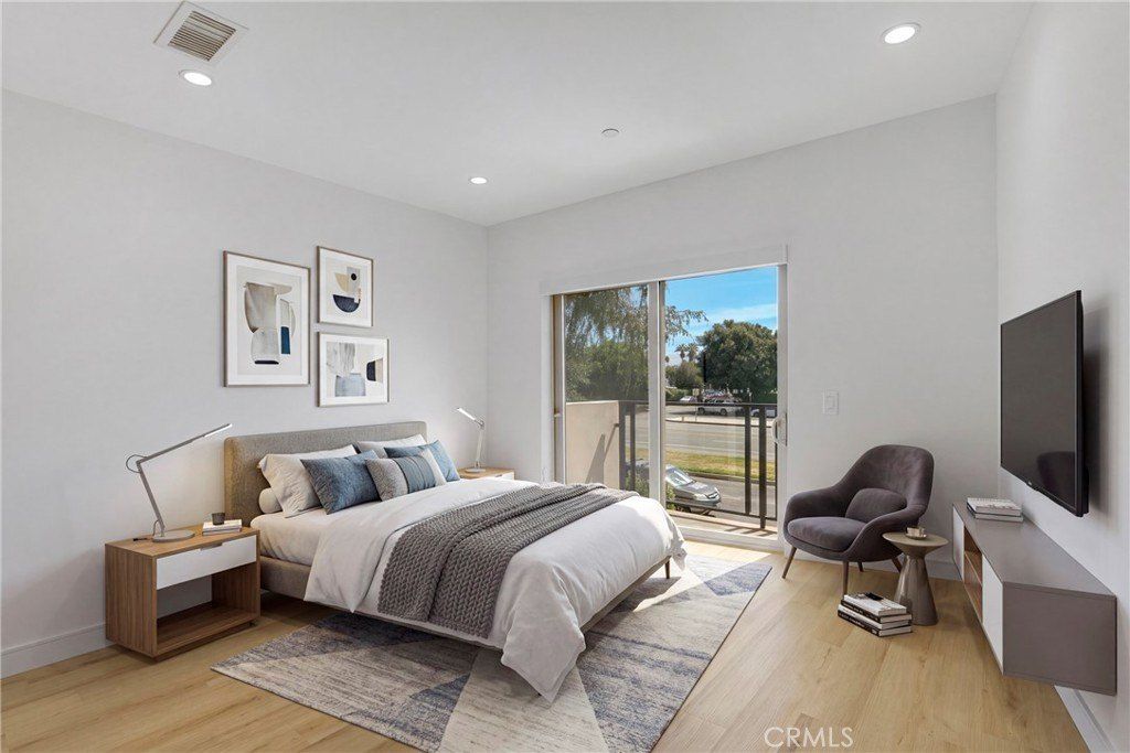 4855 Woodman Avenue. Sherman Oaks, CA 91423