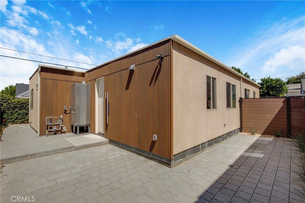 4851 Woodman Avenue. Sherman Oaks, CA 91423