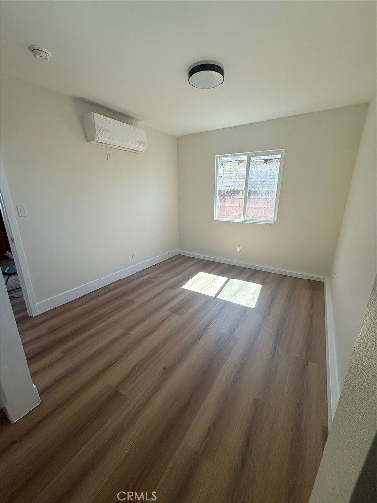 105312 N Hyatt. Wilmington, CA 90744