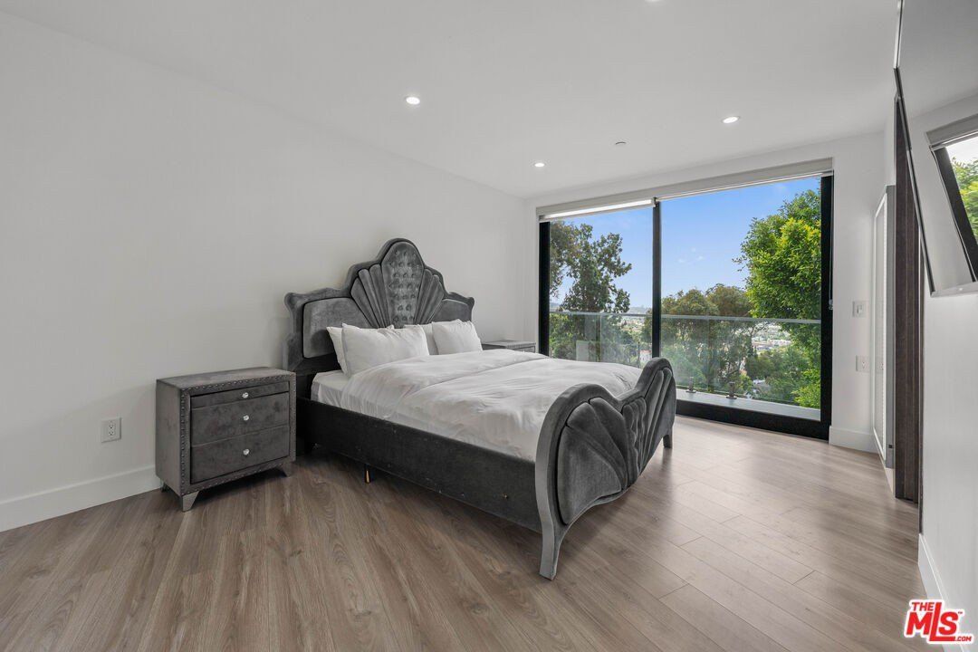 6181 Temple Hill Dr. Los Angeles, CA 90068