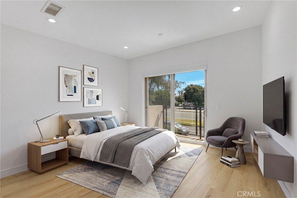 4853 Woodman Avenue. Sherman Oaks, CA 91423
