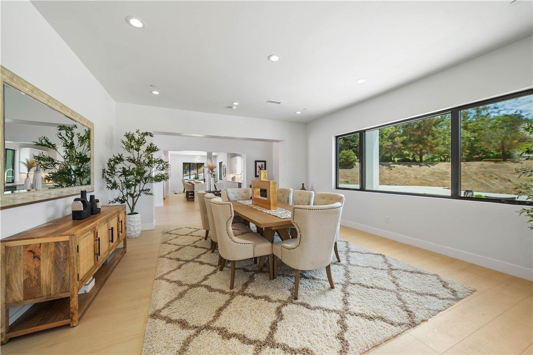 2027 Via Monserate. Fallbrook, CA 92028