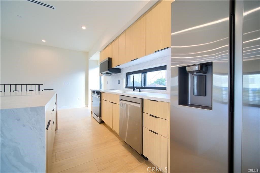 616 N Mariposa Ave. Los Angeles, CA 90004