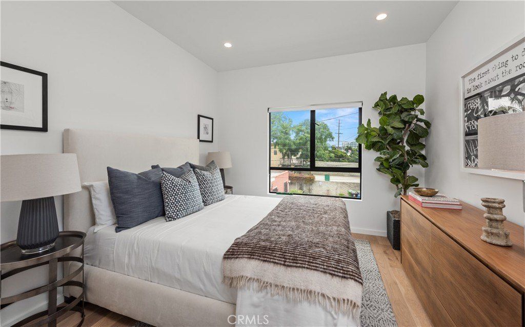 1176 Nelrose Avenue. Venice, CA 90291