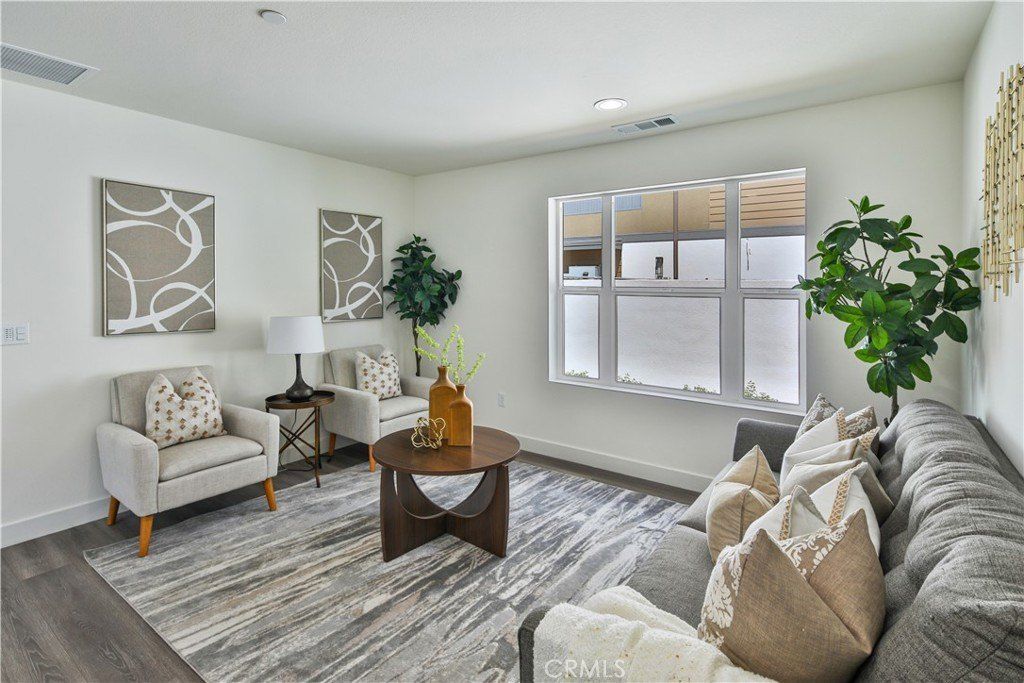6836 Whitman Avenue. Van Nuys, CA 91406