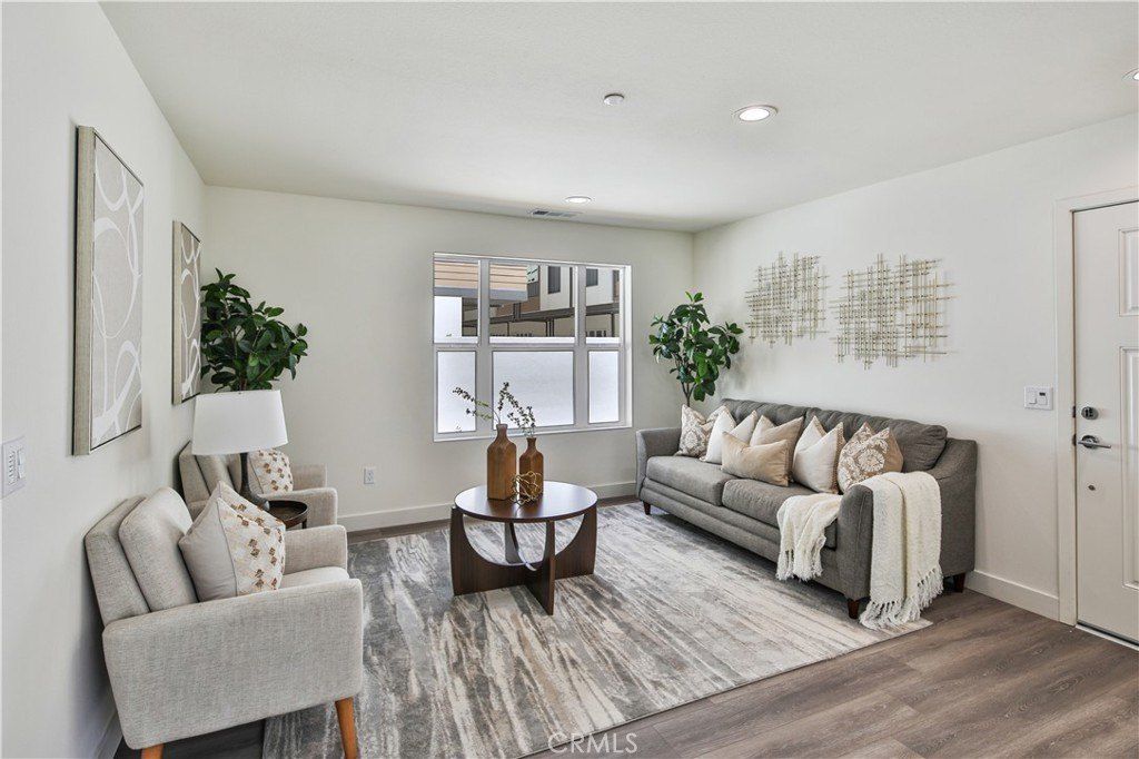 6826 Whitman Avenue. Van Nuys, CA 91406