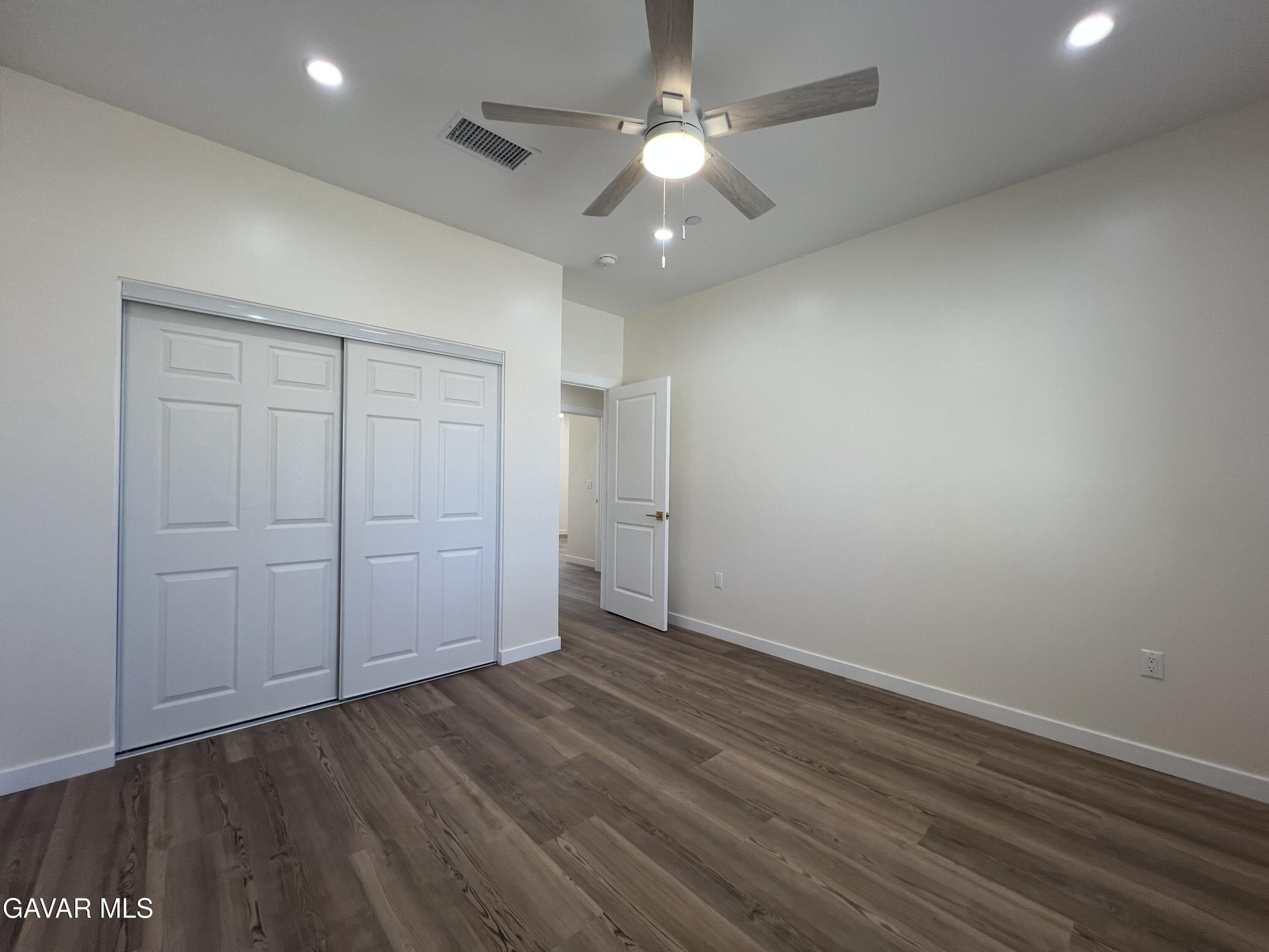10658 E Avenue R 10. Littlerock, CA 93543