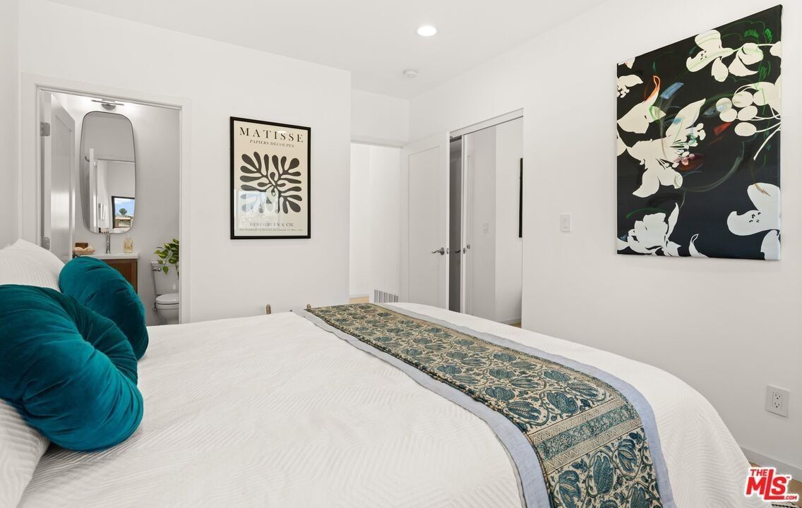 4136 34 Normal Ave. Los Angeles, CA 90029