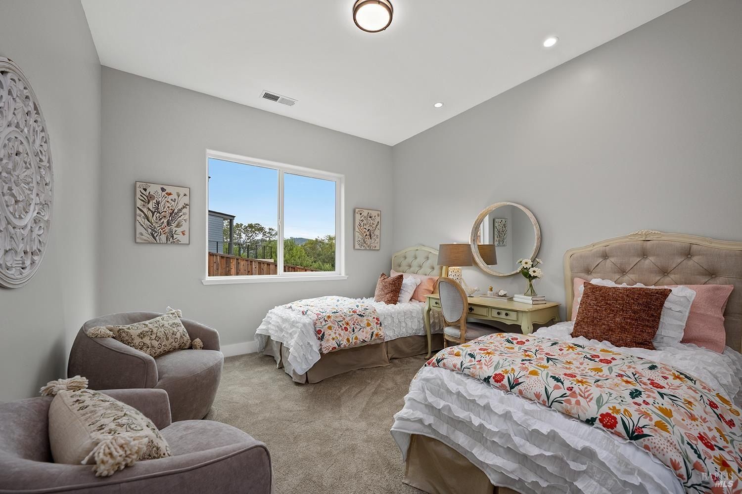 2016 Eagle Court. Santa Rosa, CA 95403
