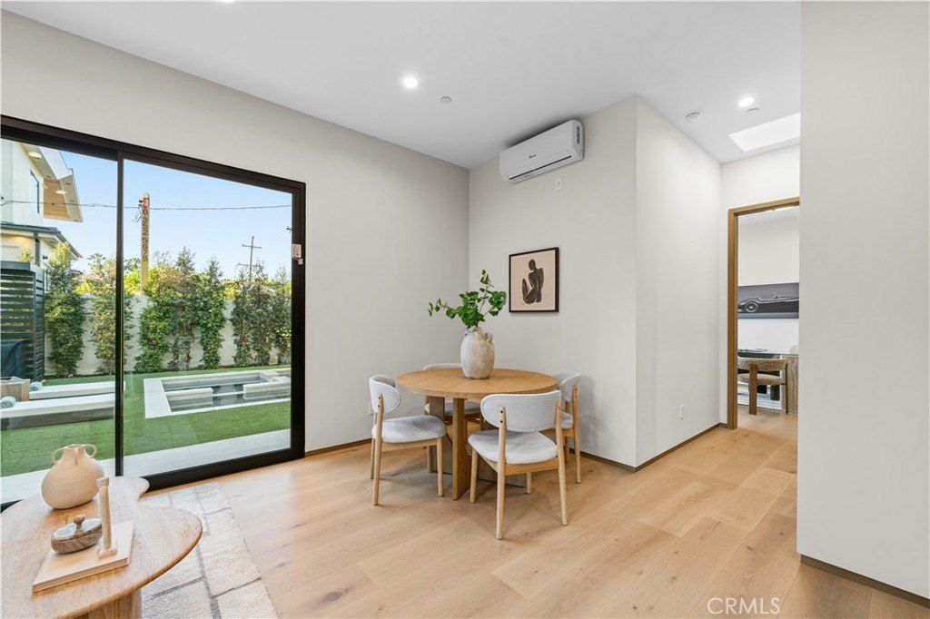 4842 Fulton Avenue. Sherman Oaks, CA 91423