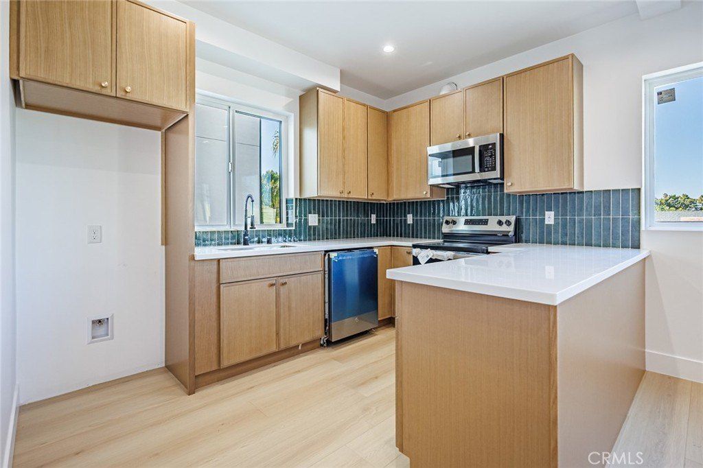 2938 S Sycamore. Los Angeles, CA 90016