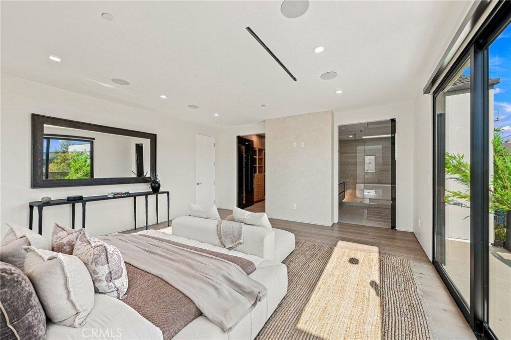 12408 Cumpston. Valley Village, CA 91607