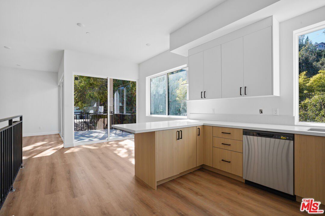 3686 Fredonia Dr. Los Angeles, CA 90068