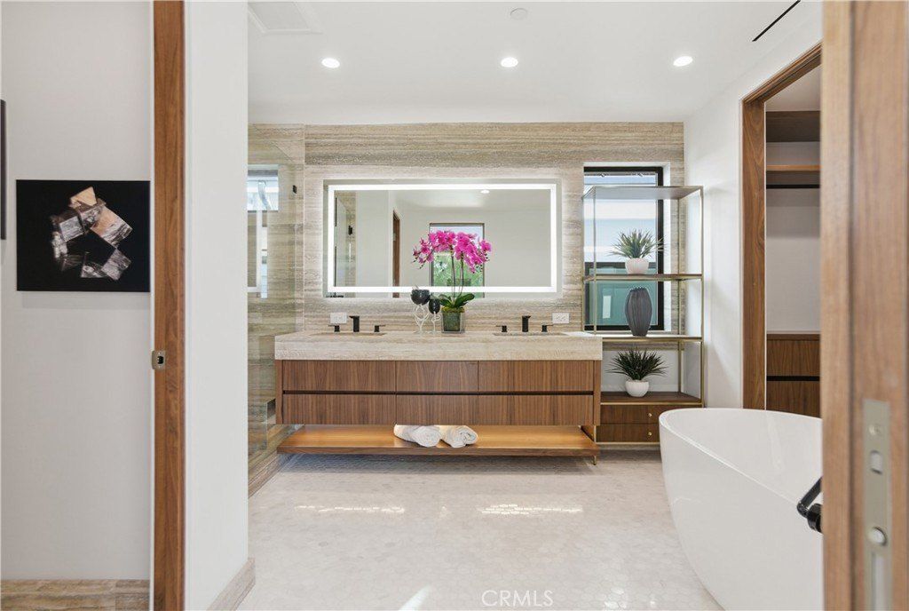 400 Heliotrope. Corona Del Mar, CA 92625