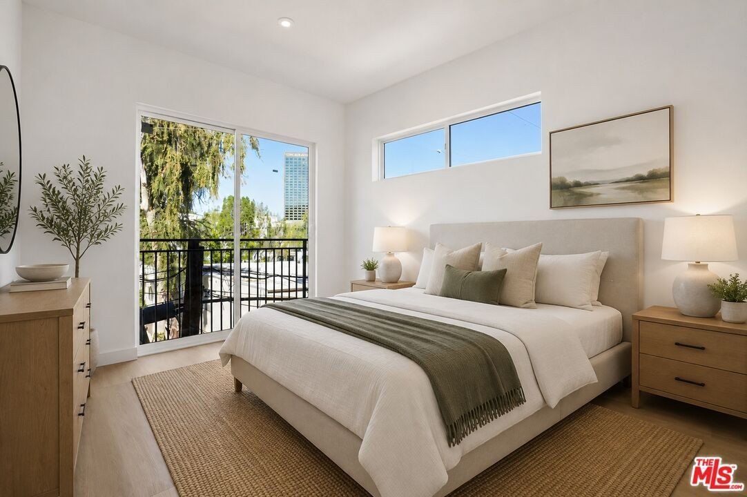 3688 Fredonia Dr. Los Angeles, CA 90068