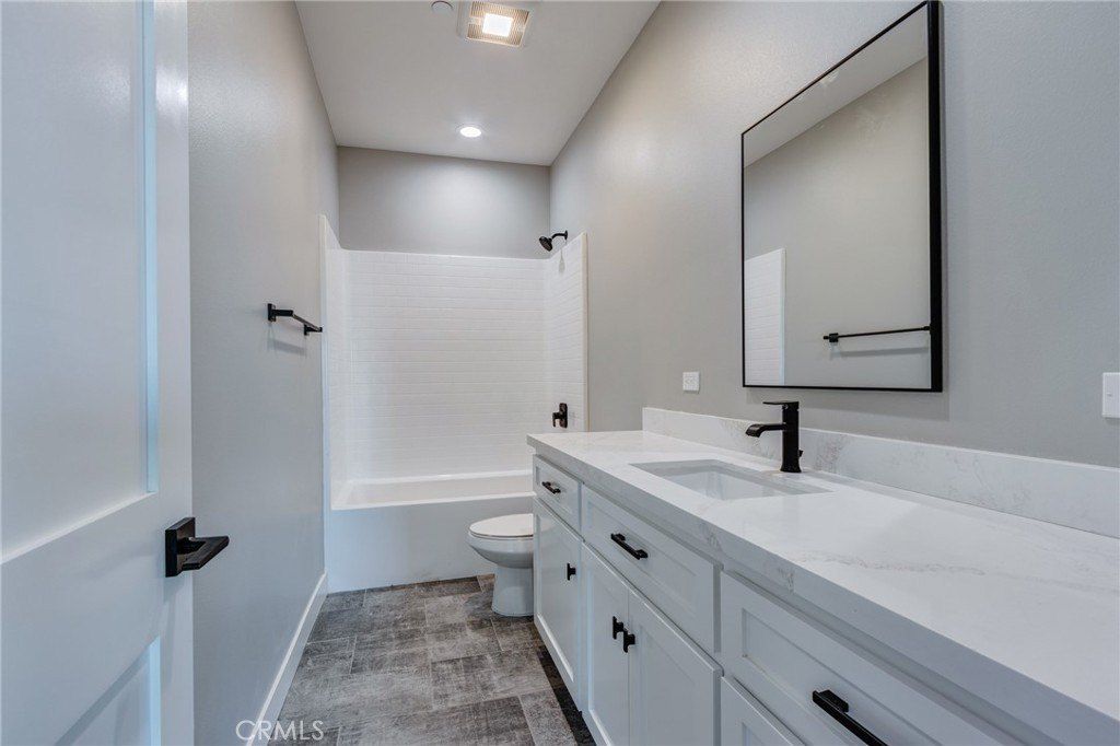 6848 Braceo Street. Oak Hills, CA 92344