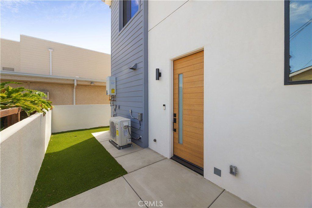 14806 Eastwood Avenue. Lawndale, CA 90260