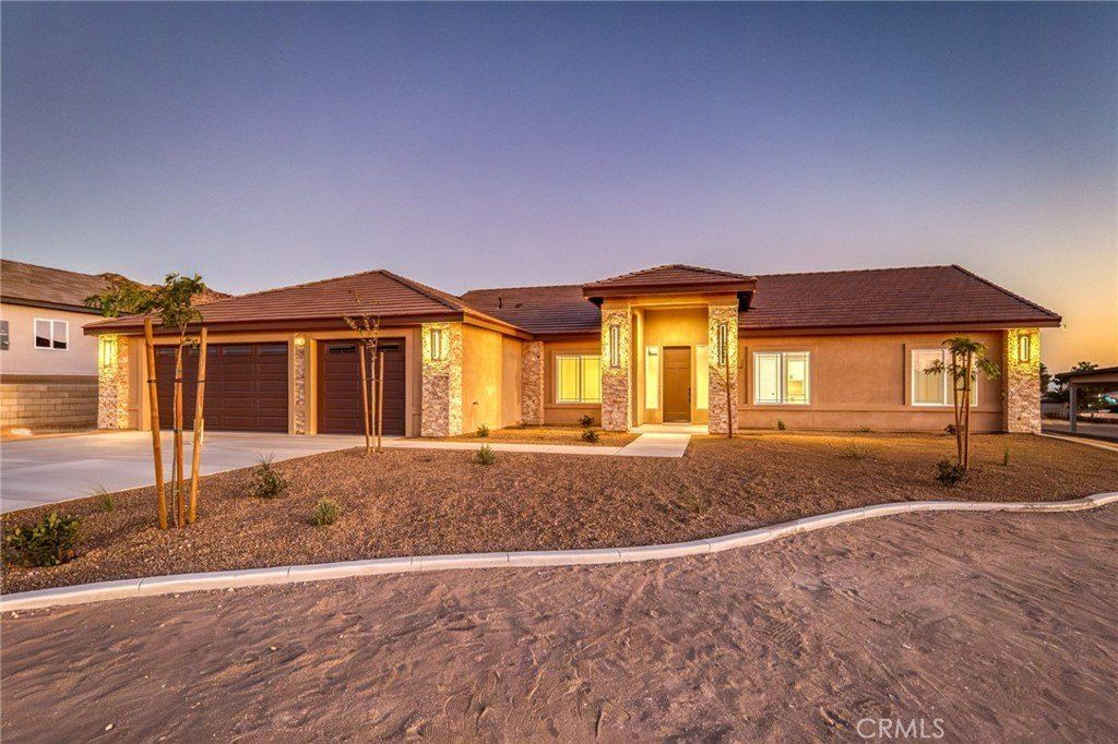 19715 Roanoke Road. Apple Valley, CA 92307