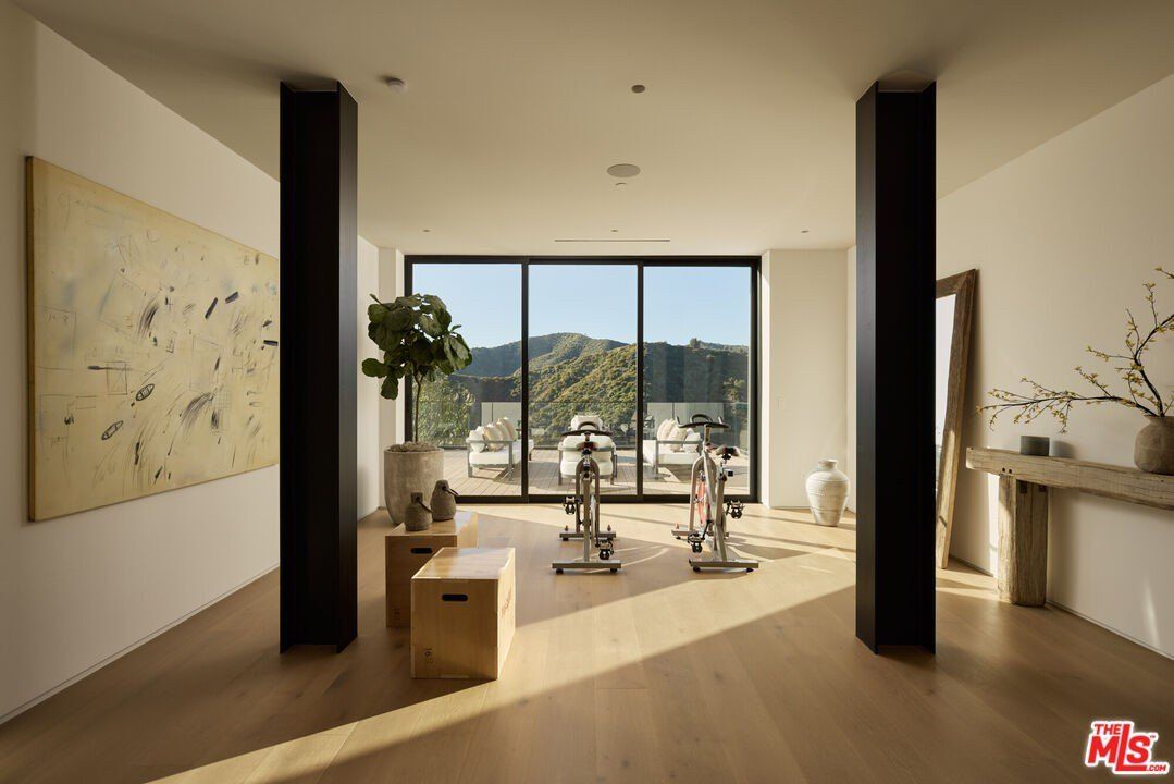 1149 Linda Flora Dr. Los Angeles, CA 90049
