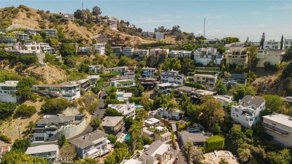 1688 Sunset Plaza Drive. Los Angeles, CA 90069