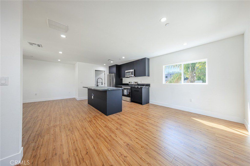10810 Hesby. North Hollywood, CA 91601