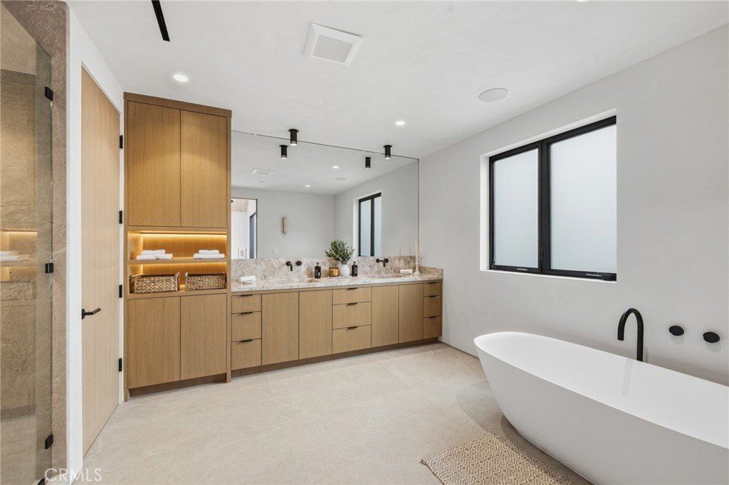 4447 Matilija. Sherman Oaks, CA 91423