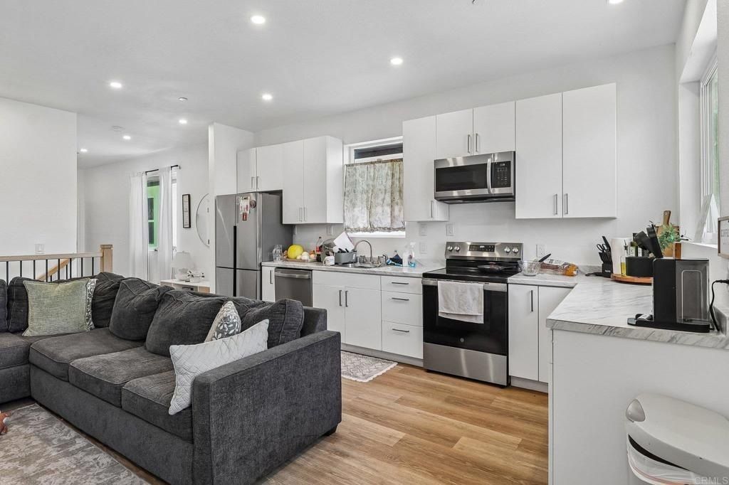 490 Lado De Loma Drive. Vista, CA 92083