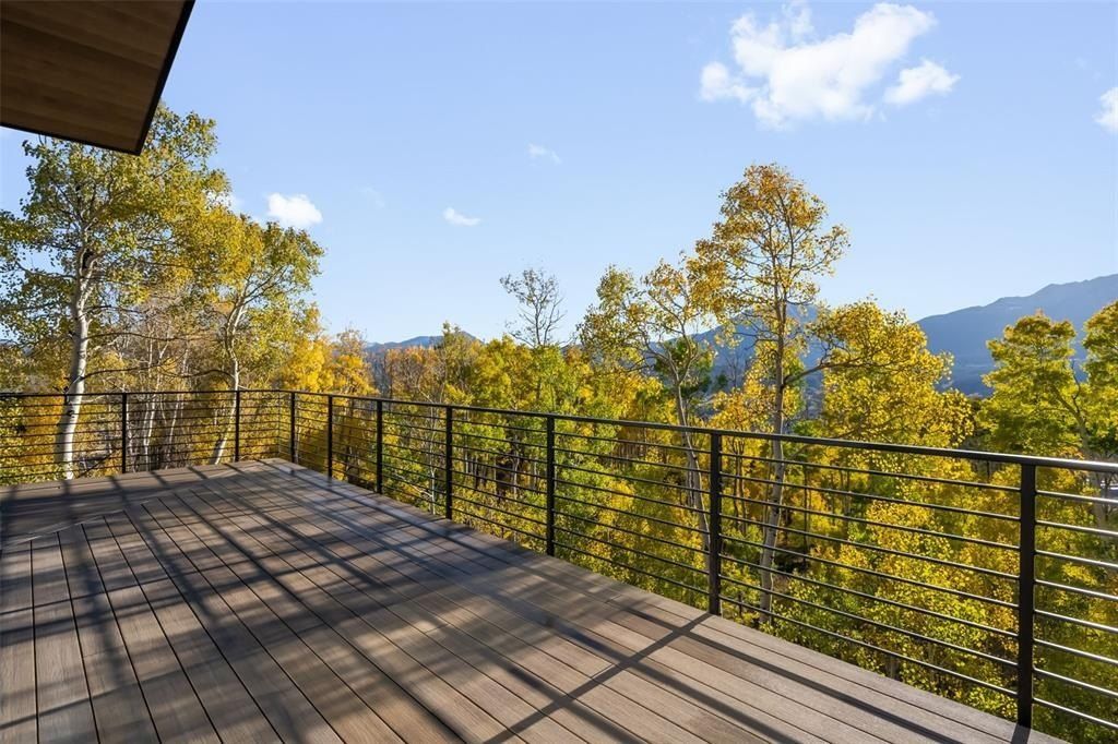 530 Lakeview Circle. Silverthorne, CO 80498