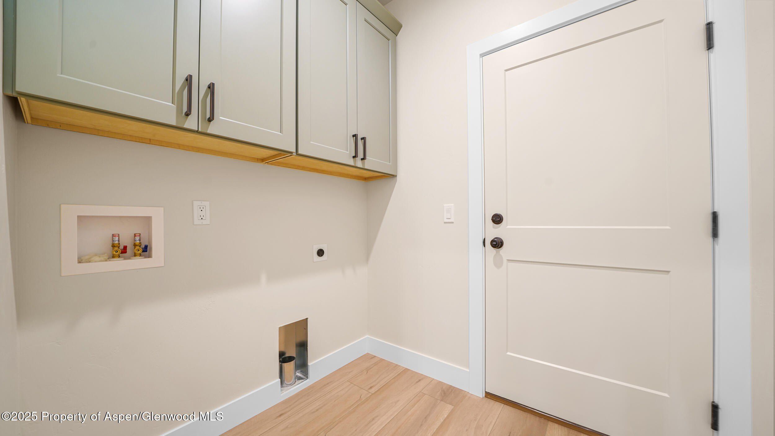 52 Hogan. Parachute, CO 81635