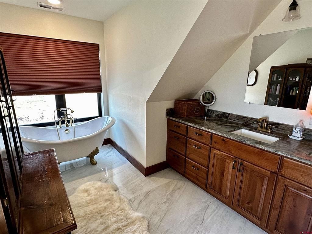9001 2100 Road. Austin, CO 81410