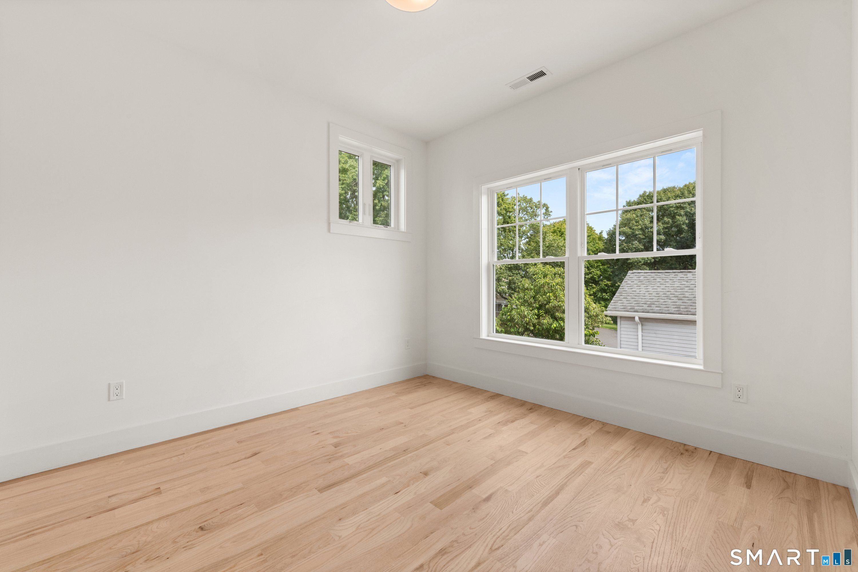 47 Sterling Street. Fairfield, CT 06825