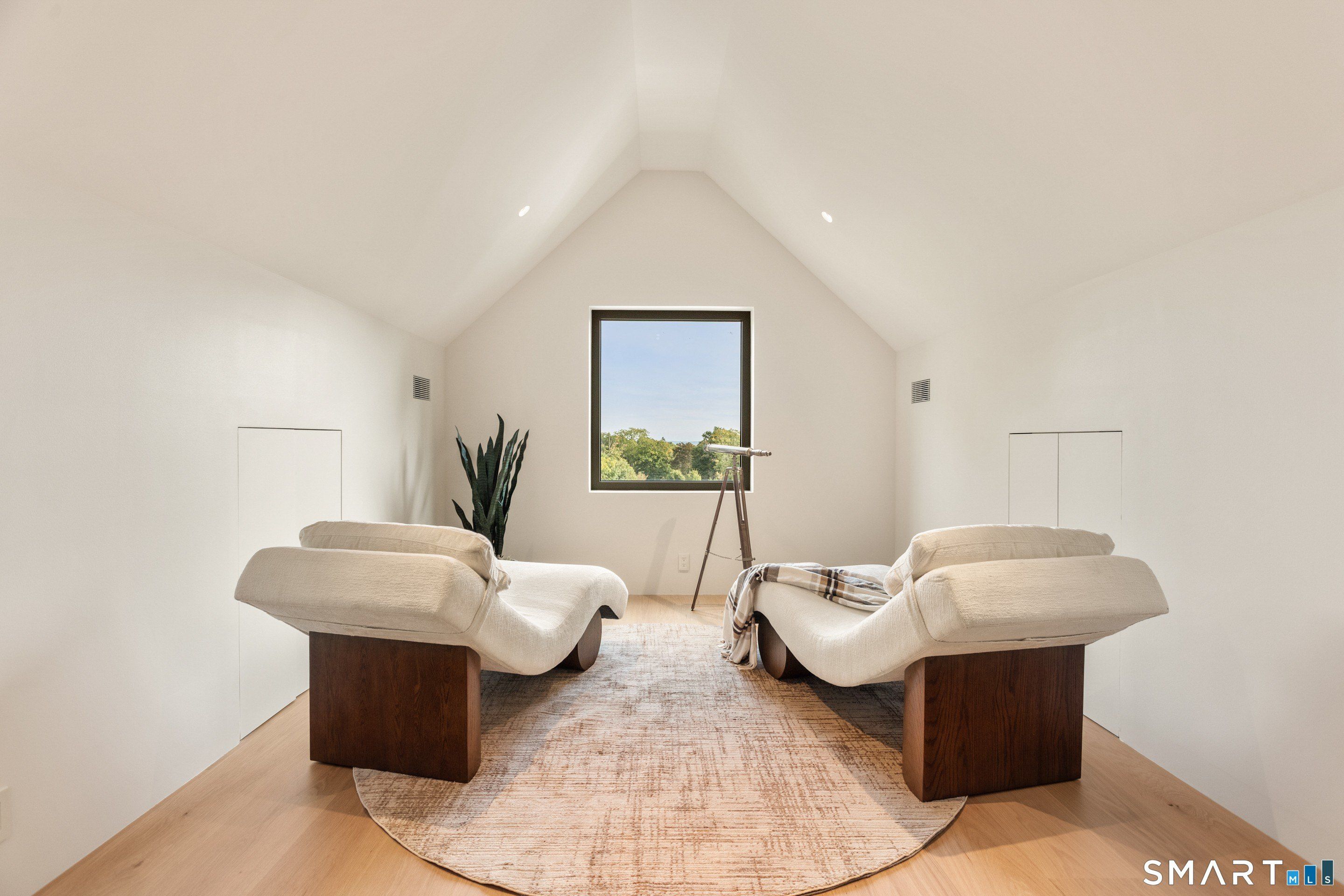 8 Tar Rock Road. Westport, CT 06880