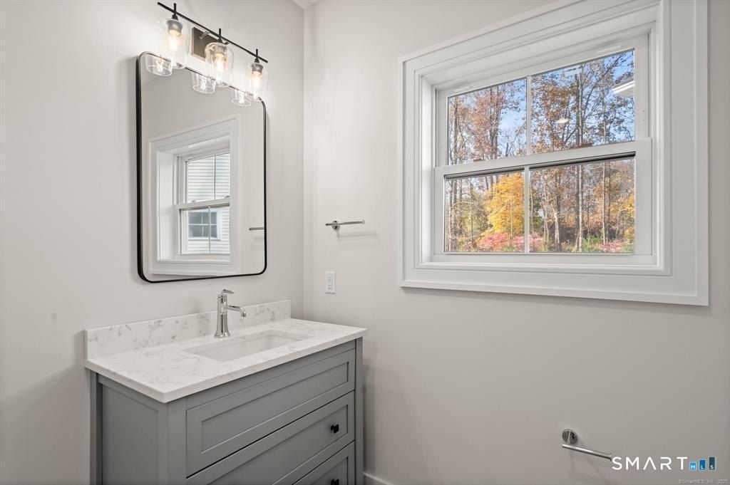 20 Fieldstone Court. Bethel, CT 06801